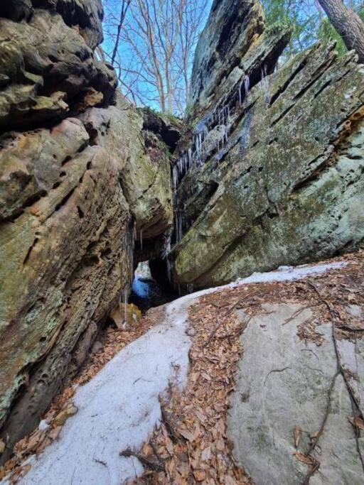 Hocking Hills Cabin-Private Hot Tub, Hiking, Caves Villa Rockbridge Bagian luar foto