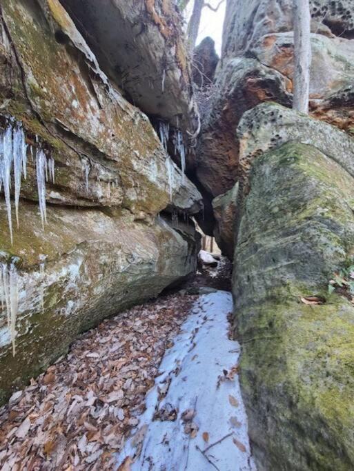 Hocking Hills Cabin-Private Hot Tub, Hiking, Caves Villa Rockbridge Bagian luar foto